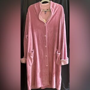 Luxurious Pink Women's Fleece Robe
